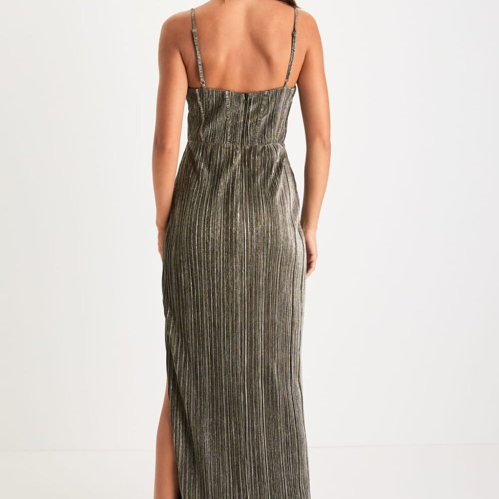 NWT Lulus Glimmer and Glitz Black and Gold Lurex Pleated Maxi Dress - Medium - Picture 2 of 4